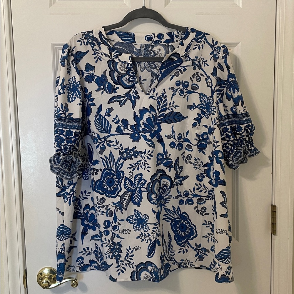 SHEIN Curve Blue and White Floral Top 4X